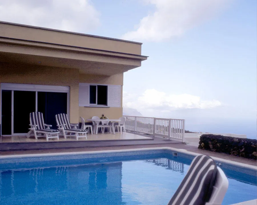 Villa La Hiedra Frontera 0*,